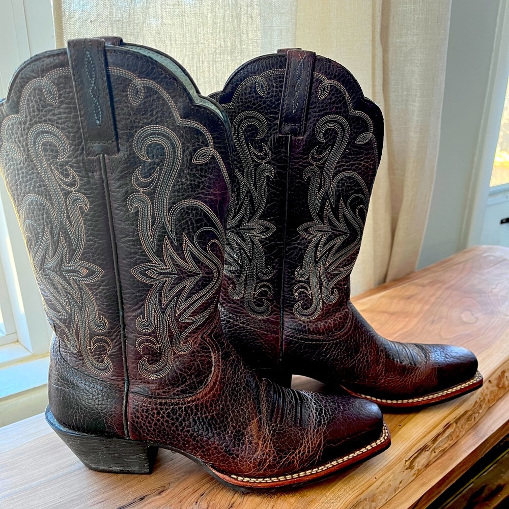 Ariat boots, leather upper with manmade rubber sole. Gently worn. 8.5